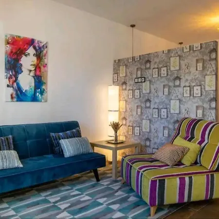 Appartamento Stylish And Spacious -4 Minutes Walk To