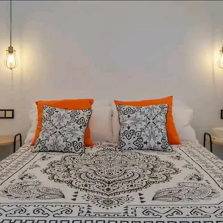 Stylish And Spacious -4 Minutes Walk To Appartamento *