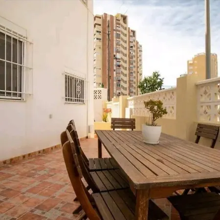 Appartamento Stylish And Spacious -4 Minutes Walk To