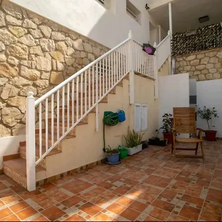 Stylish And Spacious -4 Minutes Walk To Appartamento *